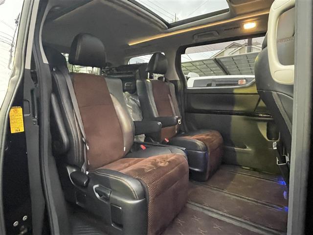 アルファード ２４０Ｓ　タイプゴールドＩＩ　■ワンオーナー■純正ナビＴＶ■純正フリップダウンモニター■ハーフレザー■ツインムーンルーフ■パワーバックドア■クルコン■ビルトインＥＴＣ■ドライブレコーダー■クリアランスソナー■純正ＡＷ車載（6枚目）