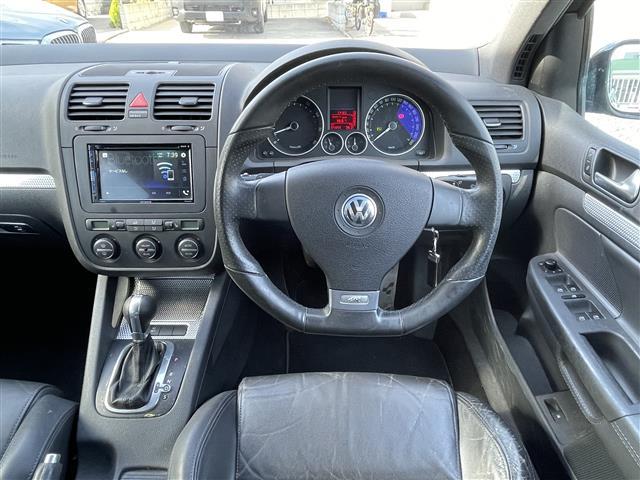 ゴルフ R32 本革シート シートヒーター 社外ディスプレイオーディオ バックカメラ 純正18インチAW HIDライト キーレス(4枚目)