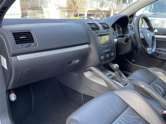 ゴルフ R32 本革シート シートヒーター 社外ディスプレイオーディオ バックカメラ 純正18インチAW HIDライト キーレス(37枚目)