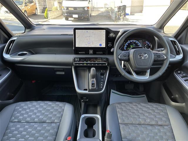 ヴォクシー ハイブリッドＳ－Ｚ　快適利便ＰＫＧ　ユニバーサルステップ　トヨタチームメイトアドバンストパーク　パノラミックビューモニター　パワーバックドア　シートヒーター　両側パワースライドドア　セーフティセンス　クリアランスソナー（2枚目）