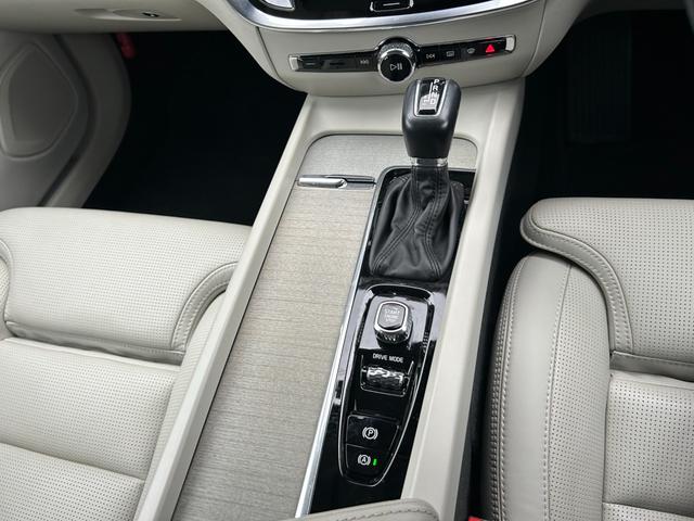 Ｖ６０ Ｔ５　インスクリプション　インテリセーフ　ＡＣＣ　ＬＫＡ　ＢＳＭ　３６０°カメラ　ｈａｒｍａｎ／ｋａｒｄｏｎ　ＨＵＤ　ベージュ革　Ｓヒーター　ベンチレーション　Ｍ付ＰＷシート　ＰＷテールゲート　ナビ　ＴＶ　ＣａｒＰｌａｙ　ＢＴ（41枚目）