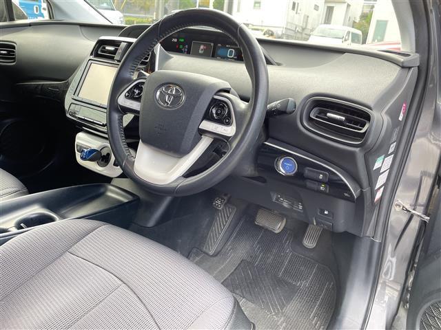 プリウス Ｓ　純正９型ナビＴＶ　バックカメラ　ビルトインＥＴＣ　レーダークルーズコントロール　衝突軽減ブレーキ　ＬＥＤヘッドライト　プッシュスタート　スマートキー（5枚目）