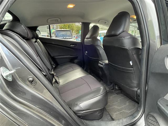 プリウス Ｓ　純正９型ナビＴＶ　バックカメラ　ビルトインＥＴＣ　レーダークルーズコントロール　衝突軽減ブレーキ　ＬＥＤヘッドライト　プッシュスタート　スマートキー（7枚目）