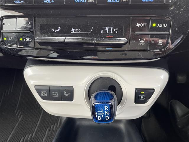 プリウス Ｓ　純正９型ナビＴＶ　バックカメラ　ビルトインＥＴＣ　レーダークルーズコントロール　衝突軽減ブレーキ　ＬＥＤヘッドライト　プッシュスタート　スマートキー（13枚目）