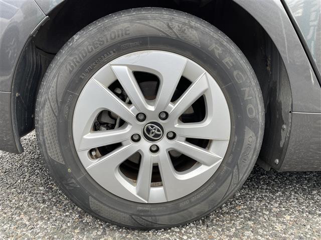 プリウス Ｓ　純正９型ナビＴＶ　バックカメラ　ビルトインＥＴＣ　レーダークルーズコントロール　衝突軽減ブレーキ　ＬＥＤヘッドライト　プッシュスタート　スマートキー（28枚目）