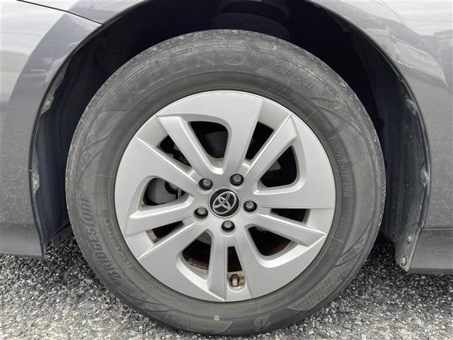 プリウス Ｓ　純正９型ナビＴＶ　バックカメラ　ビルトインＥＴＣ　レーダークルーズコントロール　衝突軽減ブレーキ　ＬＥＤヘッドライト　プッシュスタート　スマートキー（29枚目）