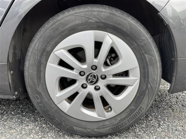 プリウス Ｓ　純正９型ナビＴＶ　バックカメラ　ビルトインＥＴＣ　レーダークルーズコントロール　衝突軽減ブレーキ　ＬＥＤヘッドライト　プッシュスタート　スマートキー（30枚目）