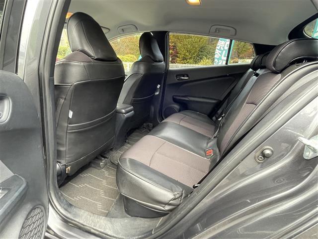 プリウス Ｓ　純正９型ナビＴＶ　バックカメラ　ビルトインＥＴＣ　レーダークルーズコントロール　衝突軽減ブレーキ　ＬＥＤヘッドライト　プッシュスタート　スマートキー（33枚目）