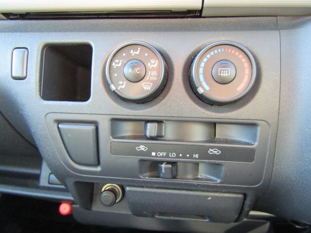 ハイエースバン ロングＤＸ　ＧＬパッケージ　純正ナビゲーション　ブルートゥース　ワンセグテレビ　ＥＴＣ　キーレスエントリー　電動格納ミラー　両側スライドドア　６人乗り（27枚目）