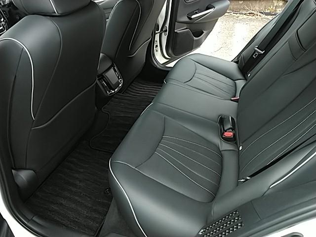 クラウン RSアドバンス Four ワンオーナー 革シート キーレス フルセグ ナビ&TV 18アルミホイール アイドリングストップ エアバッグ 電動シート オートマ ディーラー車 フル装備 安全装備 助手席エアバッグ サイドエアバッグ(10枚目)