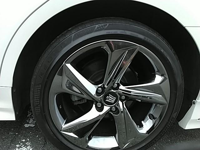 クラウン RSアドバンス Four ワンオーナー 革シート キーレス フルセグ ナビ&TV 18アルミホイール アイドリングストップ エアバッグ 電動シート オートマ ディーラー車 フル装備 安全装備 助手席エアバッグ サイドエアバッグ(21枚目)