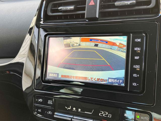 プリウス Ａプレミアム　クリアランスソナー　レーンアシスト　オートクルーズコントロール　パークアシスト　衝突被害軽減システム　バックカメラ　ナビ　ＴＶ　アルミホイール　オートマチックハイビーム　オートライト（5枚目）