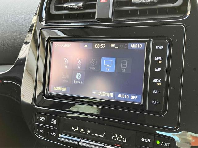 プリウス Ａプレミアム　クリアランスソナー　レーンアシスト　オートクルーズコントロール　パークアシスト　衝突被害軽減システム　バックカメラ　ナビ　ＴＶ　アルミホイール　オートマチックハイビーム　オートライト（6枚目）