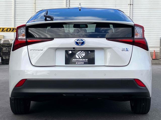 プリウス Ａプレミアム　クリアランスソナー　レーンアシスト　オートクルーズコントロール　パークアシスト　衝突被害軽減システム　バックカメラ　ナビ　ＴＶ　アルミホイール　オートマチックハイビーム　オートライト（8枚目）