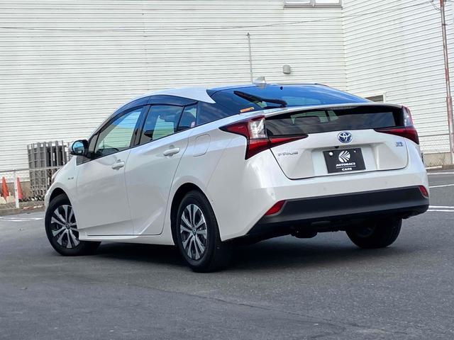 プリウス Ａプレミアム　クリアランスソナー　レーンアシスト　オートクルーズコントロール　パークアシスト　衝突被害軽減システム　バックカメラ　ナビ　ＴＶ　アルミホイール　オートマチックハイビーム　オートライト（18枚目）