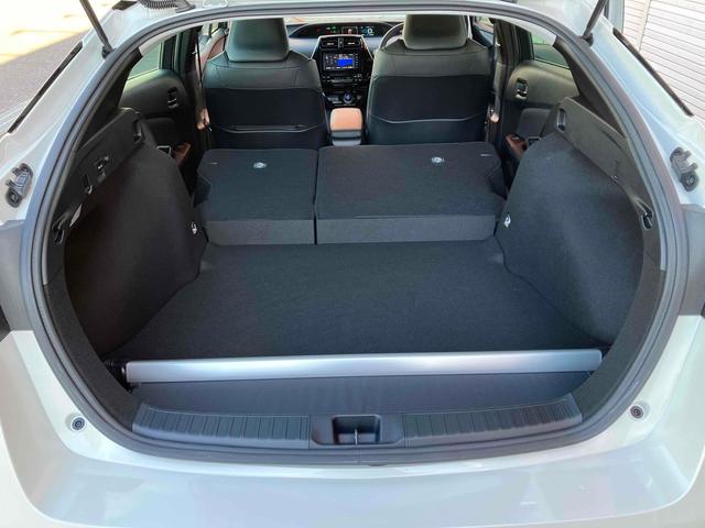 プリウス Ａプレミアム　クリアランスソナー　レーンアシスト　オートクルーズコントロール　パークアシスト　衝突被害軽減システム　バックカメラ　ナビ　ＴＶ　アルミホイール　オートマチックハイビーム　オートライト（23枚目）