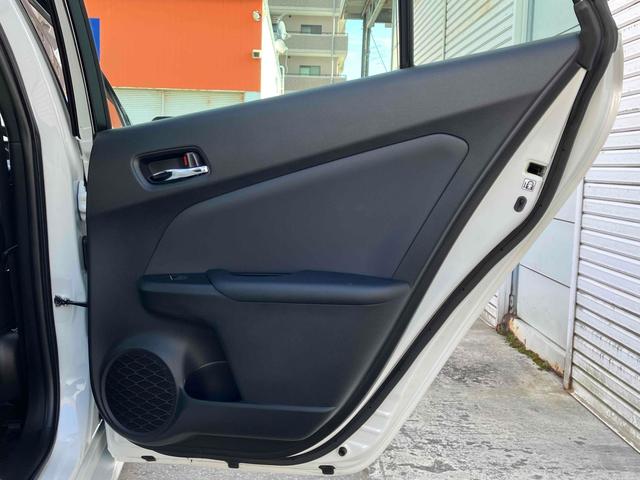 プリウス Ａプレミアム　クリアランスソナー　レーンアシスト　オートクルーズコントロール　パークアシスト　衝突被害軽減システム　バックカメラ　ナビ　ＴＶ　アルミホイール　オートマチックハイビーム　オートライト（36枚目）