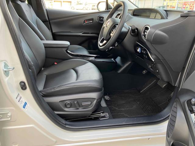 プリウス Ａプレミアム　クリアランスソナー　レーンアシスト　オートクルーズコントロール　パークアシスト　衝突被害軽減システム　バックカメラ　ナビ　ＴＶ　アルミホイール　オートマチックハイビーム　オートライト（38枚目）