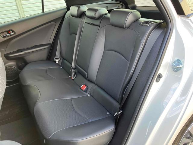 プリウス Ａプレミアム　クリアランスソナー　レーンアシスト　オートクルーズコントロール　パークアシスト　衝突被害軽減システム　バックカメラ　ナビ　ＴＶ　アルミホイール　オートマチックハイビーム　オートライト（42枚目）