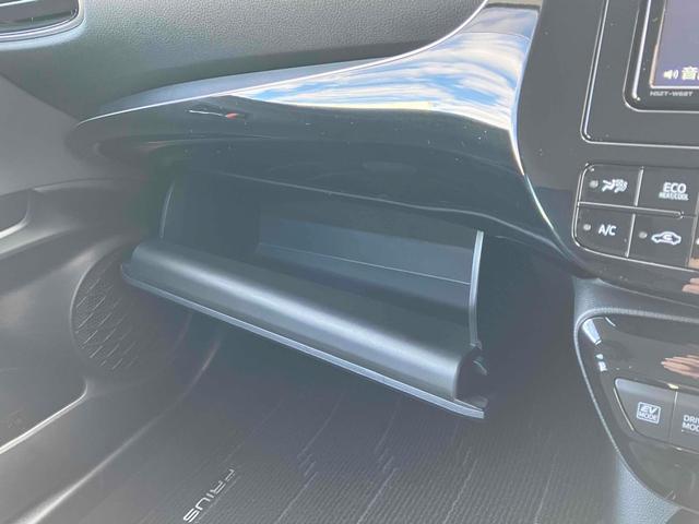 プリウス Ａプレミアム　クリアランスソナー　レーンアシスト　オートクルーズコントロール　パークアシスト　衝突被害軽減システム　バックカメラ　ナビ　ＴＶ　アルミホイール　オートマチックハイビーム　オートライト（47枚目）