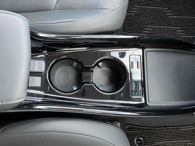 プリウス Ａプレミアム　クリアランスソナー　レーンアシスト　オートクルーズコントロール　パークアシスト　衝突被害軽減システム　バックカメラ　ナビ　ＴＶ　アルミホイール　オートマチックハイビーム　オートライト（48枚目）