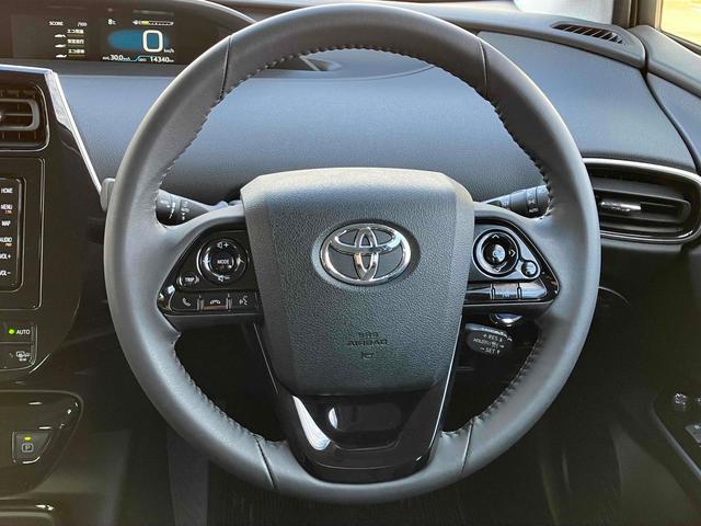 プリウス Ａプレミアム　クリアランスソナー　レーンアシスト　オートクルーズコントロール　パークアシスト　衝突被害軽減システム　バックカメラ　ナビ　ＴＶ　アルミホイール　オートマチックハイビーム　オートライト（50枚目）