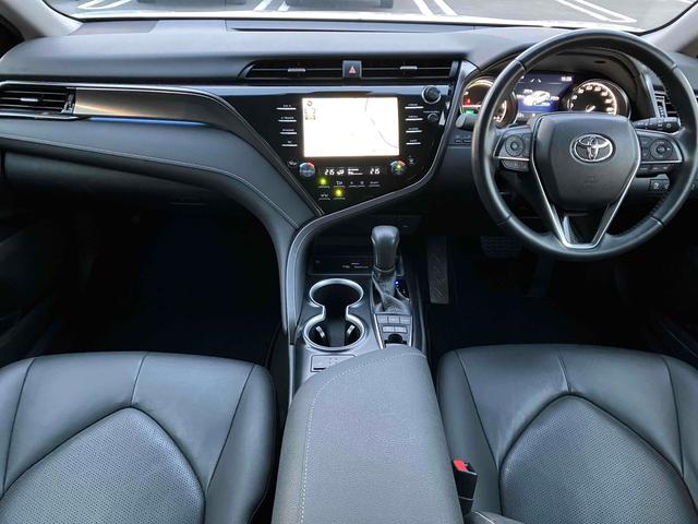 カムリ WSレザーパッケージ TRDエアロ クリアランスソナー レーンアシスト オートクルーズコントロール バックカメラ ナビ オートマチックハイビーム LEDヘッドランプ ヘッドアップディスプレイ パドルシフト(3枚目)