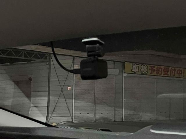 カムリ WSレザーパッケージ TRDエアロ クリアランスソナー レーンアシスト オートクルーズコントロール バックカメラ ナビ オートマチックハイビーム LEDヘッドランプ ヘッドアップディスプレイ パドルシフト(9枚目)