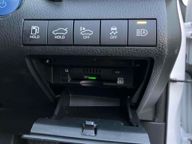 カムリ WSレザーパッケージ TRDエアロ クリアランスソナー レーンアシスト オートクルーズコントロール バックカメラ ナビ オートマチックハイビーム LEDヘッドランプ ヘッドアップディスプレイ パドルシフト(11枚目)