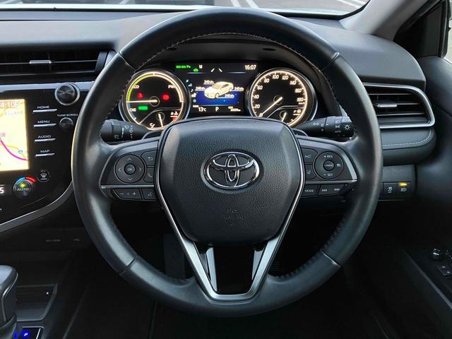 カムリ WSレザーパッケージ TRDエアロ クリアランスソナー レーンアシスト オートクルーズコントロール バックカメラ ナビ オートマチックハイビーム LEDヘッドランプ ヘッドアップディスプレイ パドルシフト(20枚目)