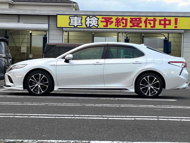 カムリ WSレザーパッケージ TRDエアロ クリアランスソナー レーンアシスト オートクルーズコントロール バックカメラ ナビ オートマチックハイビーム LEDヘッドランプ ヘッドアップディスプレイ パドルシフト(26枚目)