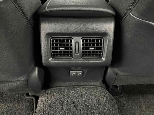 カムリ WSレザーパッケージ TRDエアロ クリアランスソナー レーンアシスト オートクルーズコントロール バックカメラ ナビ オートマチックハイビーム LEDヘッドランプ ヘッドアップディスプレイ パドルシフト(34枚目)