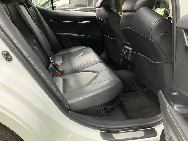 カムリ WSレザーパッケージ TRDエアロ クリアランスソナー レーンアシスト オートクルーズコントロール バックカメラ ナビ オートマチックハイビーム LEDヘッドランプ ヘッドアップディスプレイ パドルシフト(41枚目)