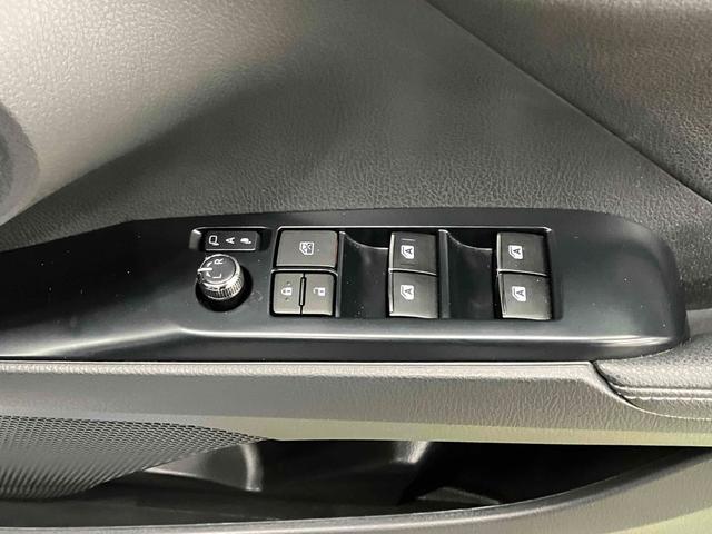 カムリ WSレザーパッケージ TRDエアロ クリアランスソナー レーンアシスト オートクルーズコントロール バックカメラ ナビ オートマチックハイビーム LEDヘッドランプ ヘッドアップディスプレイ パドルシフト(43枚目)