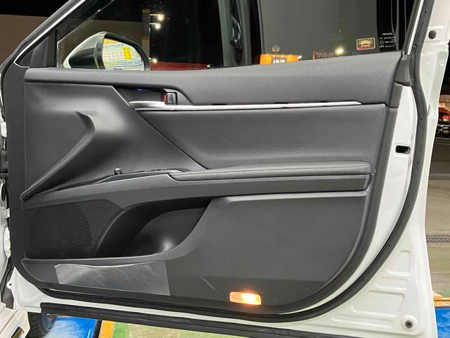 カムリ WSレザーパッケージ TRDエアロ クリアランスソナー レーンアシスト オートクルーズコントロール バックカメラ ナビ オートマチックハイビーム LEDヘッドランプ ヘッドアップディスプレイ パドルシフト(44枚目)