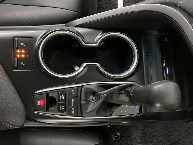 カムリ WSレザーパッケージ TRDエアロ クリアランスソナー レーンアシスト オートクルーズコントロール バックカメラ ナビ オートマチックハイビーム LEDヘッドランプ ヘッドアップディスプレイ パドルシフト(50枚目)