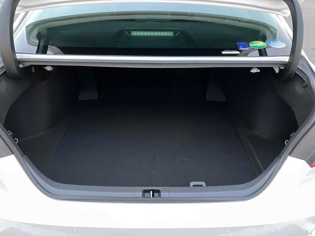 カムリ WSレザーパッケージ TRDエアロ クリアランスソナー レーンアシスト オートクルーズコントロール バックカメラ ナビ オートマチックハイビーム LEDヘッドランプ ヘッドアップディスプレイ パドルシフト(51枚目)