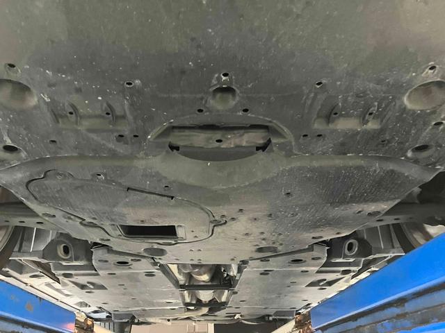 カムリ WSレザーパッケージ TRDエアロ クリアランスソナー レーンアシスト オートクルーズコントロール バックカメラ ナビ オートマチックハイビーム LEDヘッドランプ ヘッドアップディスプレイ パドルシフト(66枚目)