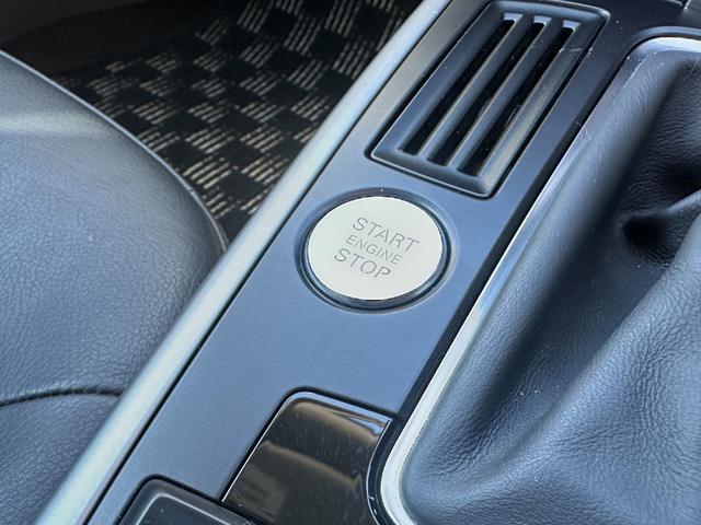 Ａ４アバント ２．０ＴＦＳＩ　クワトロ／４ＷＤ／純正ナビ／バックカメラ／ＥＴＣ／クリアランスソナー／パワーシート／シートヒーター／１７インチ純正アルミホイール／スマートキー／プッシュスタート／電動格納ミラー／アイドリングストップ（8枚目）