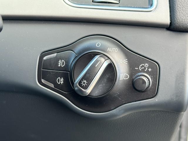 Ａ４アバント ２．０ＴＦＳＩ　クワトロ／４ＷＤ／純正ナビ／バックカメラ／ＥＴＣ／クリアランスソナー／パワーシート／シートヒーター／１７インチ純正アルミホイール／スマートキー／プッシュスタート／電動格納ミラー／アイドリングストップ（9枚目）