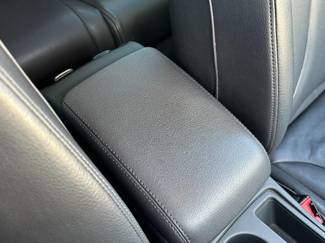 Ａ４アバント ２．０ＴＦＳＩ　クワトロ／４ＷＤ／純正ナビ／バックカメラ／ＥＴＣ／クリアランスソナー／パワーシート／シートヒーター／１７インチ純正アルミホイール／スマートキー／プッシュスタート／電動格納ミラー／アイドリングストップ（42枚目）