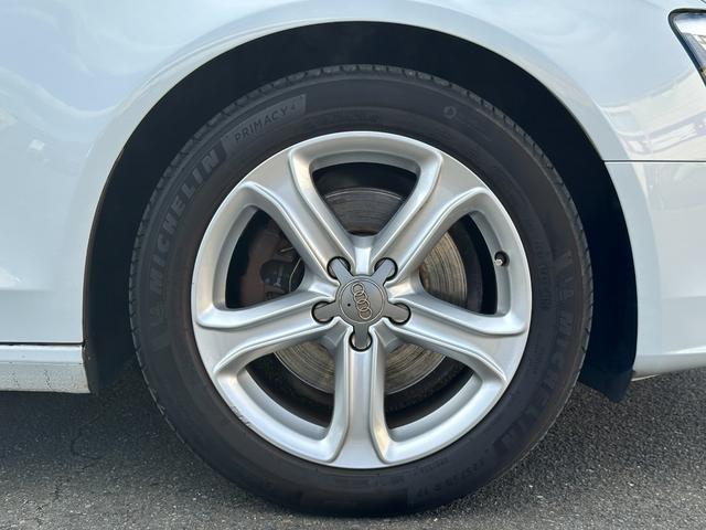 Ａ４アバント ２．０ＴＦＳＩ　クワトロ／４ＷＤ／純正ナビ／バックカメラ／ＥＴＣ／クリアランスソナー／パワーシート／シートヒーター／１７インチ純正アルミホイール／スマートキー／プッシュスタート／電動格納ミラー／アイドリングストップ（61枚目）