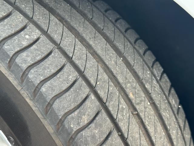 Ａ４アバント ２．０ＴＦＳＩ　クワトロ／４ＷＤ／純正ナビ／バックカメラ／ＥＴＣ／クリアランスソナー／パワーシート／シートヒーター／１７インチ純正アルミホイール／スマートキー／プッシュスタート／電動格納ミラー／アイドリングストップ（65枚目）