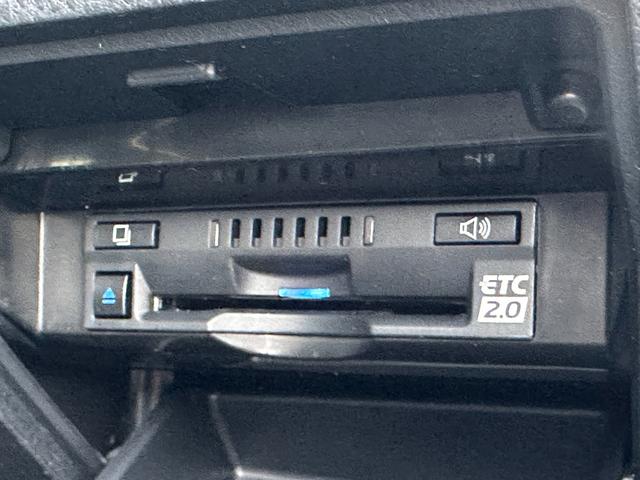 カムリ WSレザーパッケージ 4WD 後期型/4WD/GRフルエアロ/TRDドレスアップマフラー/全方位カメラ/JBL/純正ナビ/ディスプレイオーディオ/ヘッドアップディスプレイ/ブラインドスポットモニター/ETC2.0/フルレザーシート(23枚目)