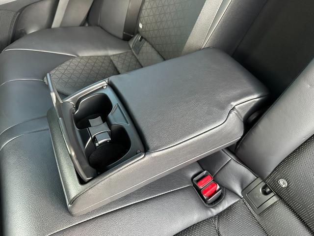 カムリ WSレザーパッケージ 4WD 後期型/4WD/GRフルエアロ/TRDドレスアップマフラー/全方位カメラ/JBL/純正ナビ/ディスプレイオーディオ/ヘッドアップディスプレイ/ブラインドスポットモニター/ETC2.0/フルレザーシート(37枚目)