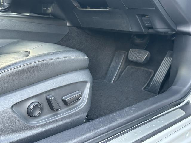 カムリ WSレザーパッケージ 4WD 後期型/4WD/GRフルエアロ/TRDドレスアップマフラー/全方位カメラ/JBL/純正ナビ/ディスプレイオーディオ/ヘッドアップディスプレイ/ブラインドスポットモニター/ETC2.0/フルレザーシート(64枚目)