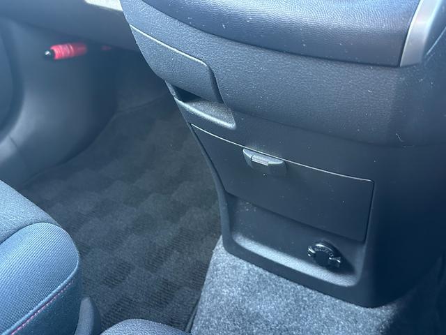 ウィッシュ ２．０Ｚ　社外ナビ／バックカメラ／クルーズコントロール／３列シート／ＥＴＣ２．０／ＣＤ＆ＤＶＤ再生／ブルーレイ対応／ブルートゥース再生／スマートキー／キーレスエントリー／パワーウィンドウ／パワーステアリング（41枚目）