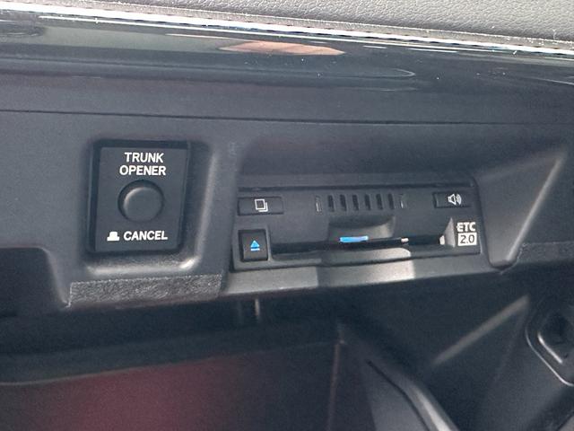 クラウン RS アドバンス サンルーフ/TRDエアロ/フルレザー/純正ナビ/フルセグTV/ヘッドアップディスプレイ/ブラインドスポットモニター/ベンチレーション/シートヒーター/ステアリングヒーター/ワンオーナー/シートメモリー(8枚目)