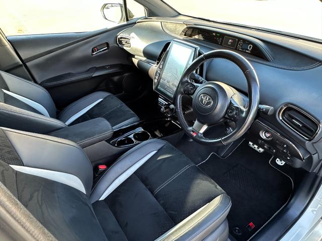 プリウスPHV Sナビパッケージ・GRスポーツ 純正11.6型ナビ/フルセグ/ハーフレザー/純正AW/バックカメラ/ETC2.0/シートヒーター/レーンアシスト/クルーズコントロール/衝突軽減装置/オートマチックハイビーム/ドライブレコーダー(15枚目)