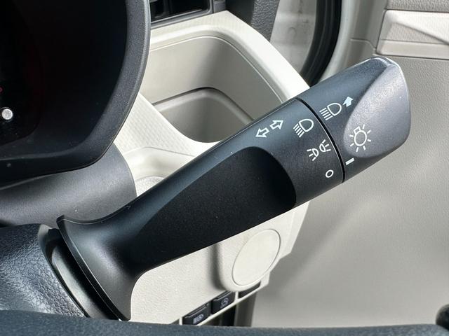 ムーヴ L SAIII 純正ナビ/衝突軽減装置/オートハイビーム/車線逸脱警報/横滑り防止機能/アイドリングストップ/電動格納ドアミラー/ドアバイザー/ヘッドライトレレベライザー/盗難防止装置/スペアキー/取扱説明書/保証書(31枚目)